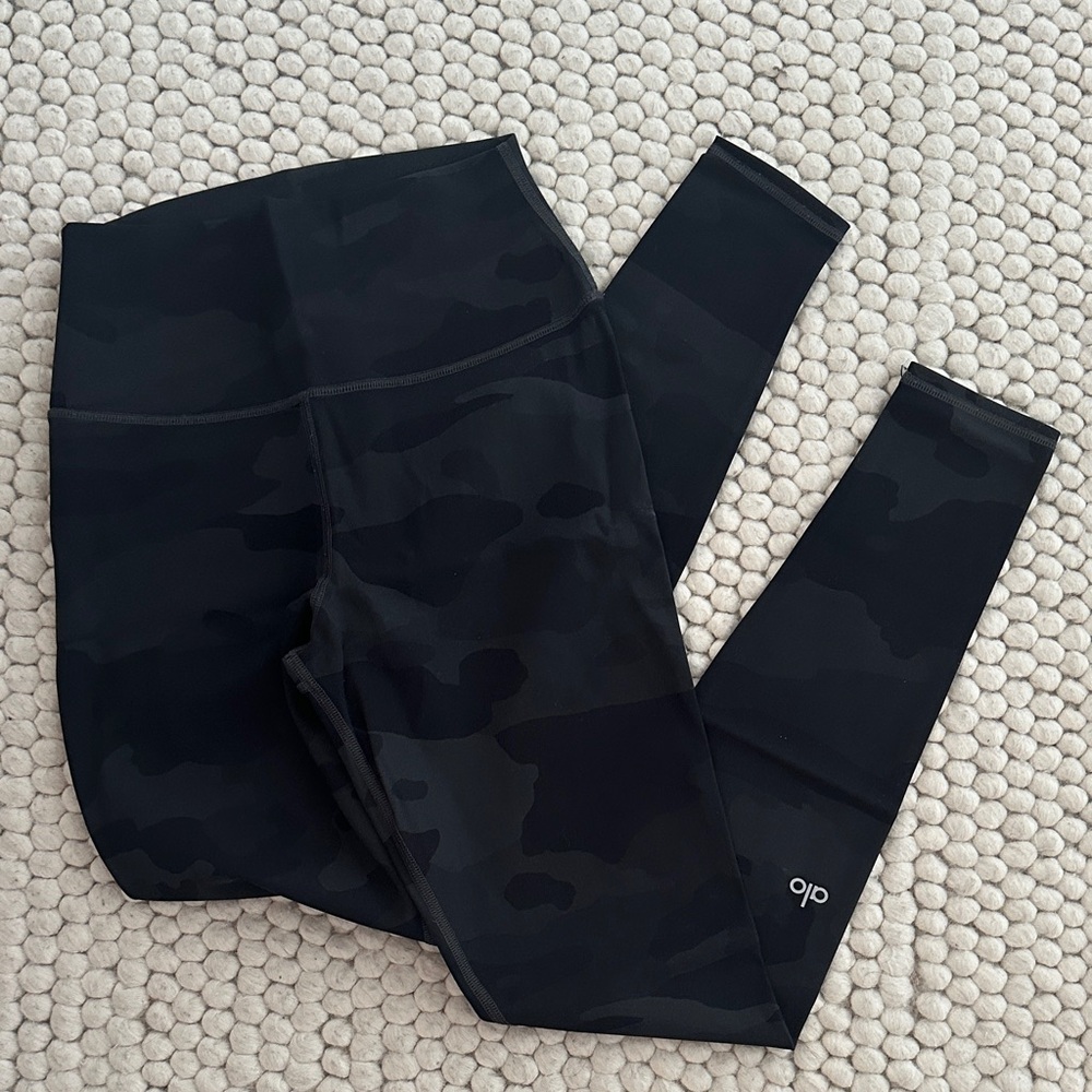 ALO Yoga Dark Camo Leggings